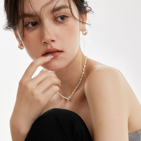 C 字レジン銀イヤリング