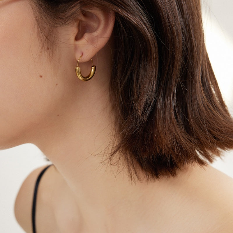 U 形空間メタル U 字イヤリング