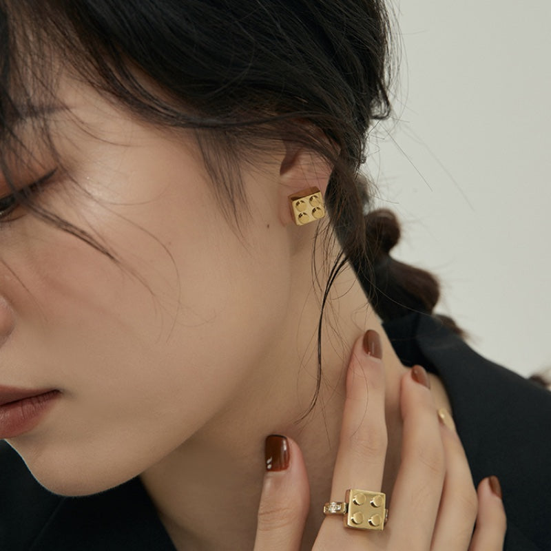 ジオメトリックブロックチタンピアス