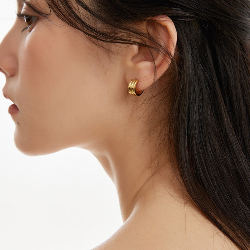 環の C 字 2 色 18K メッキチタンピアス