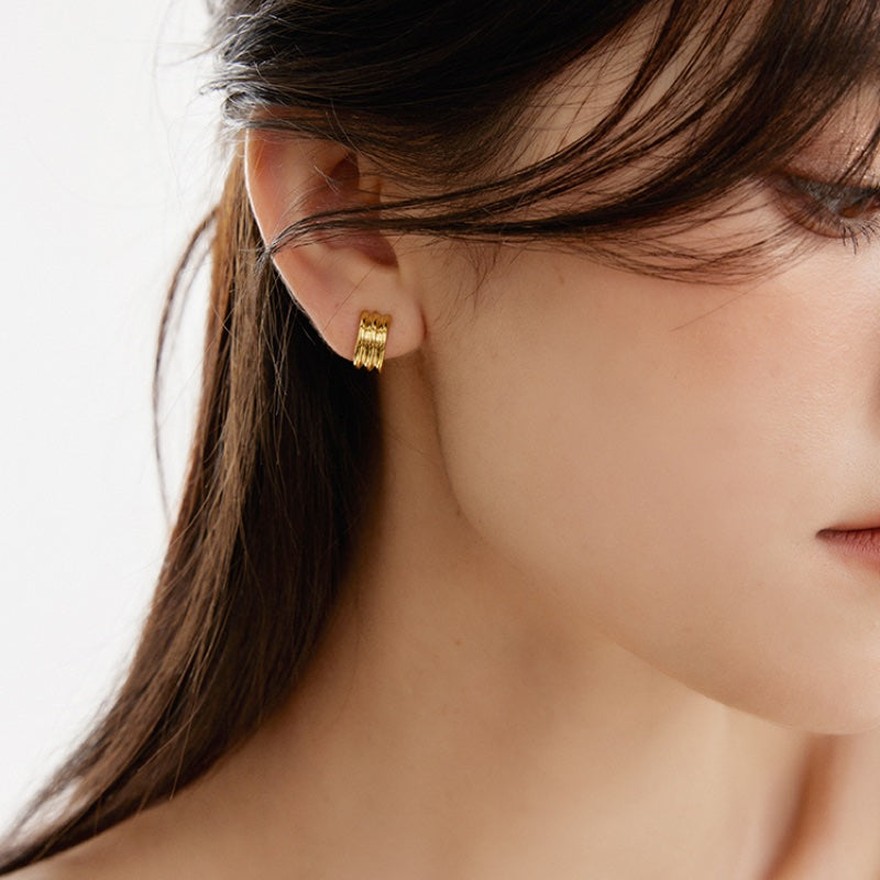 環の C 字 2 色 18K メッキチタンピアス