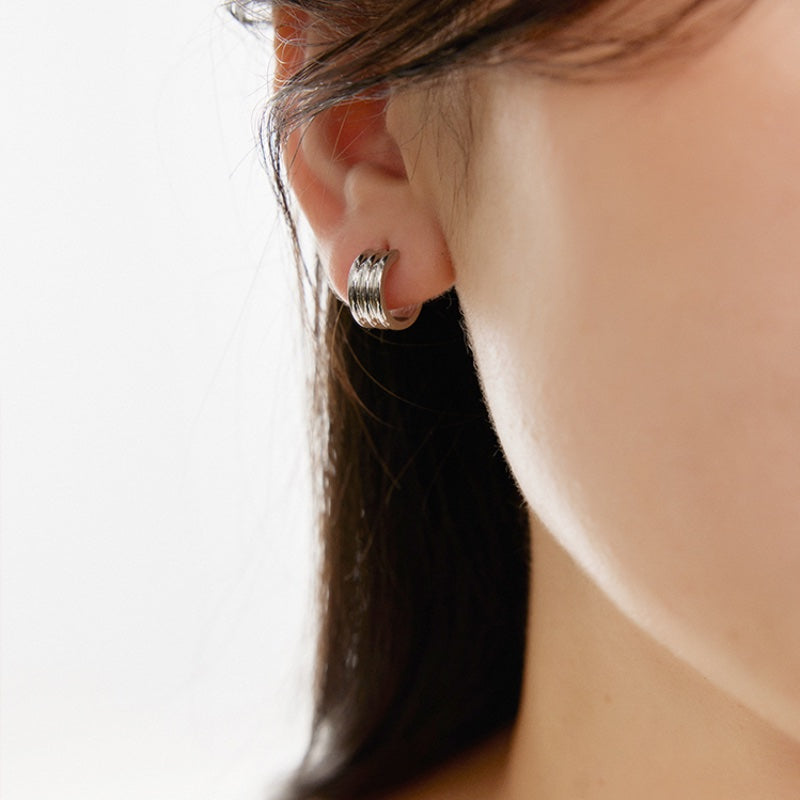 環の C 字 2 色 18K メッキチタンピアス