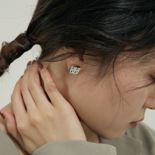 ジオメトリックブロックチタンピアス