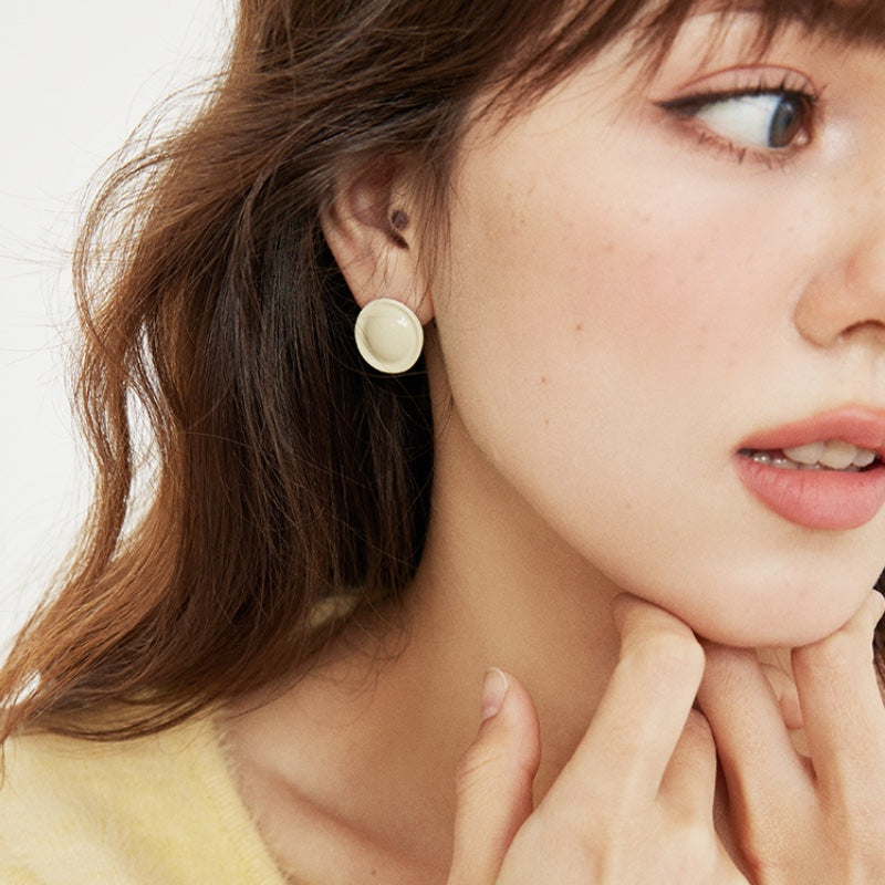 ミルクフードインス円盤銀ピアス