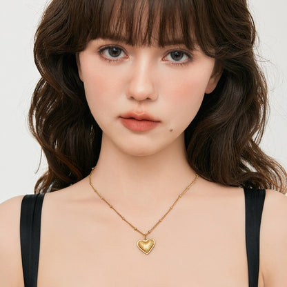 ヴィンテージ立体ハートモチーフネックレス