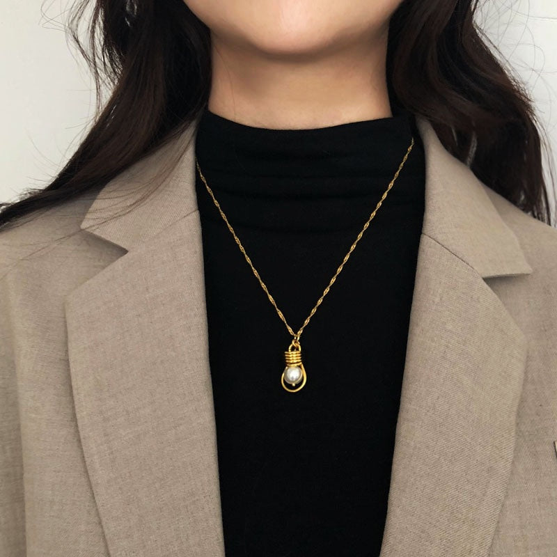 ライトバルブ真珠 18K 金メッキ銅ネック